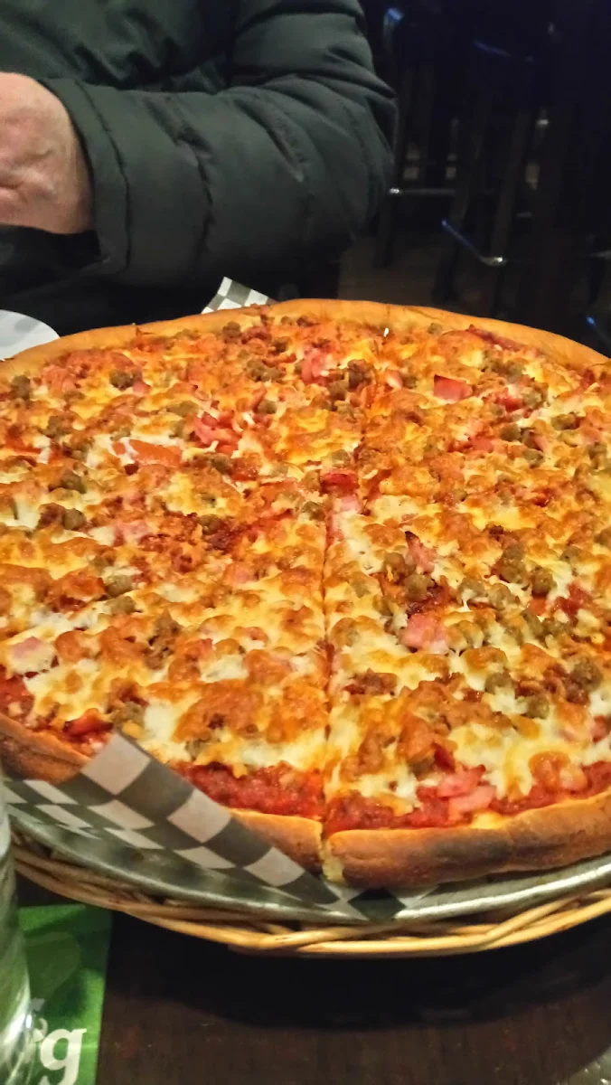 Meatlovers Pizza, Kelly's Pub