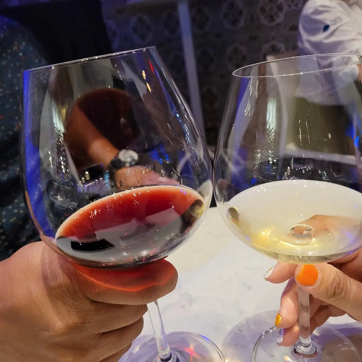Vino Blanco Y Tinto