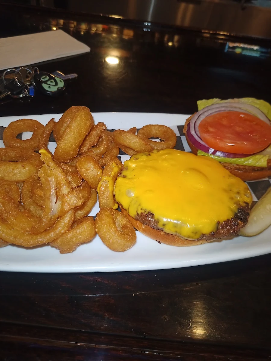 Cheeseburger and Onion Rings