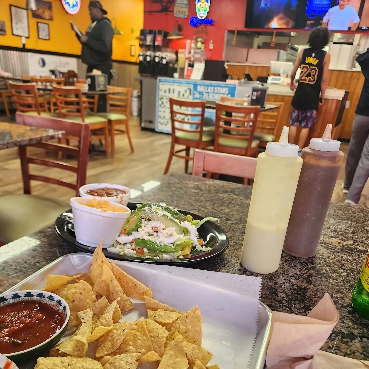 CHIPS & SALSA
