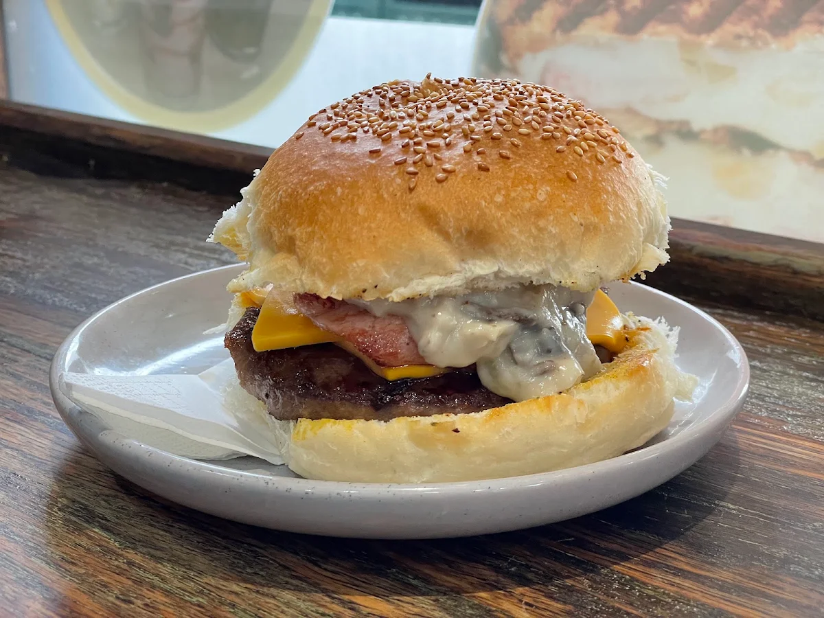 Highlights, Bertie's Cafe