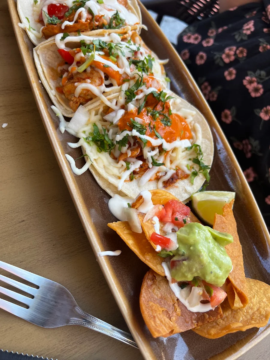 3 TACOS DE BIRRIA DE BOEUF / 3 BEEF BIRRIA TACOS