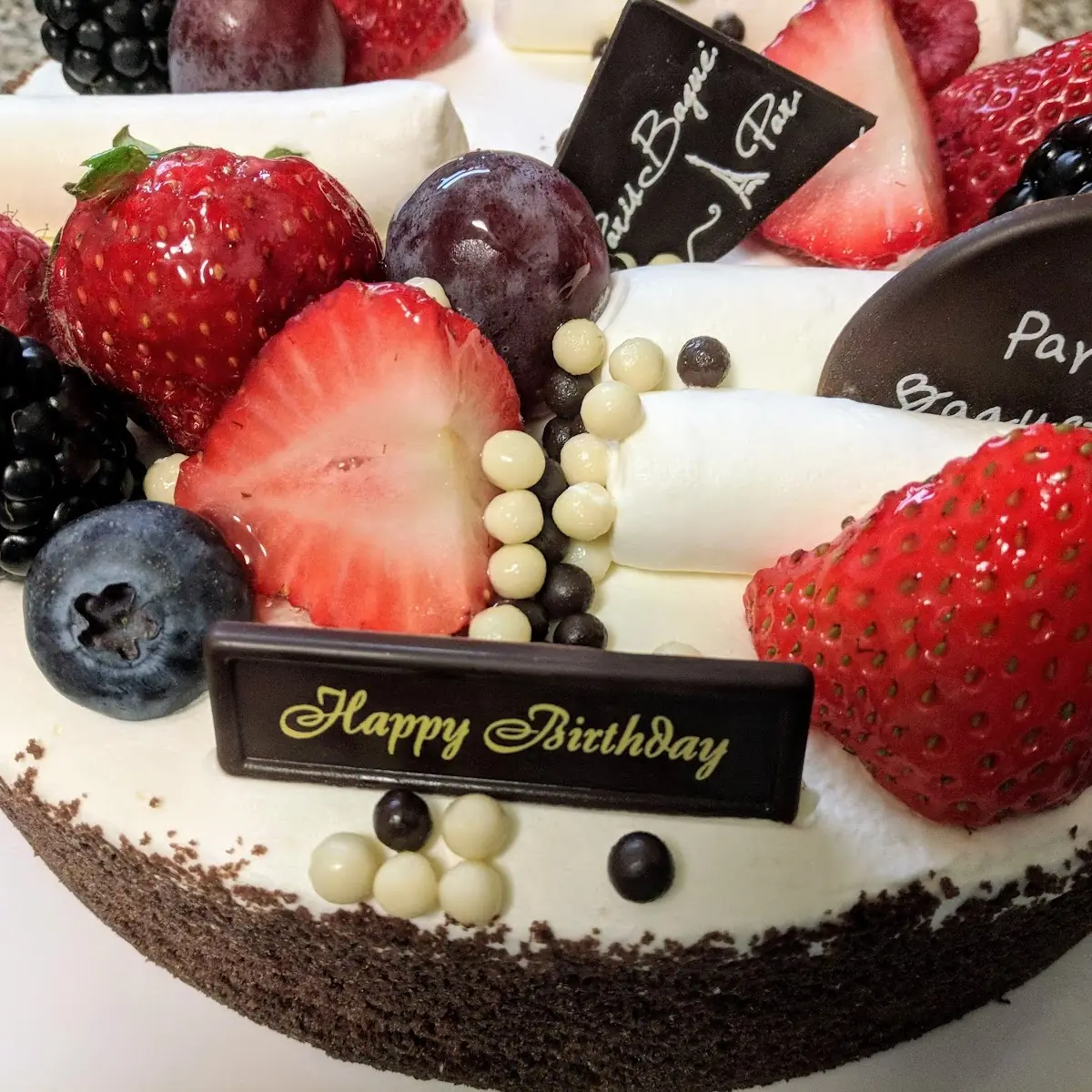 White Cake with Fresh Strawberries