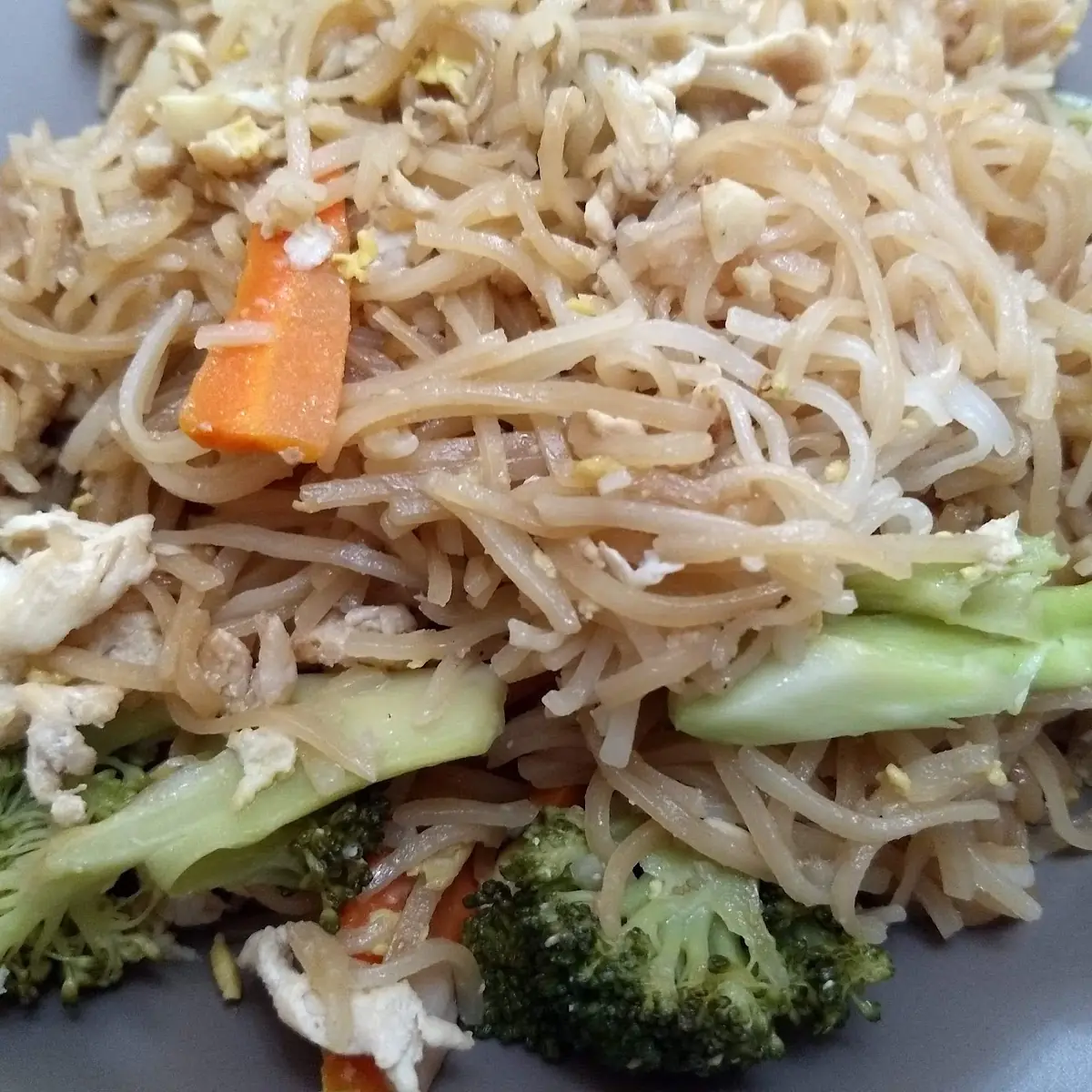 Fried Rice Noodle with Chicken