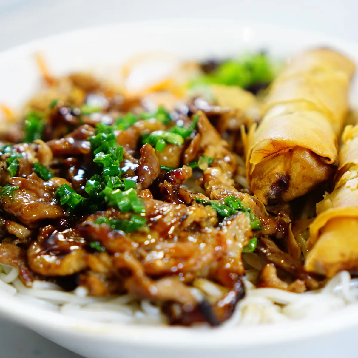 Bún Thịt Nướng Chả Giò