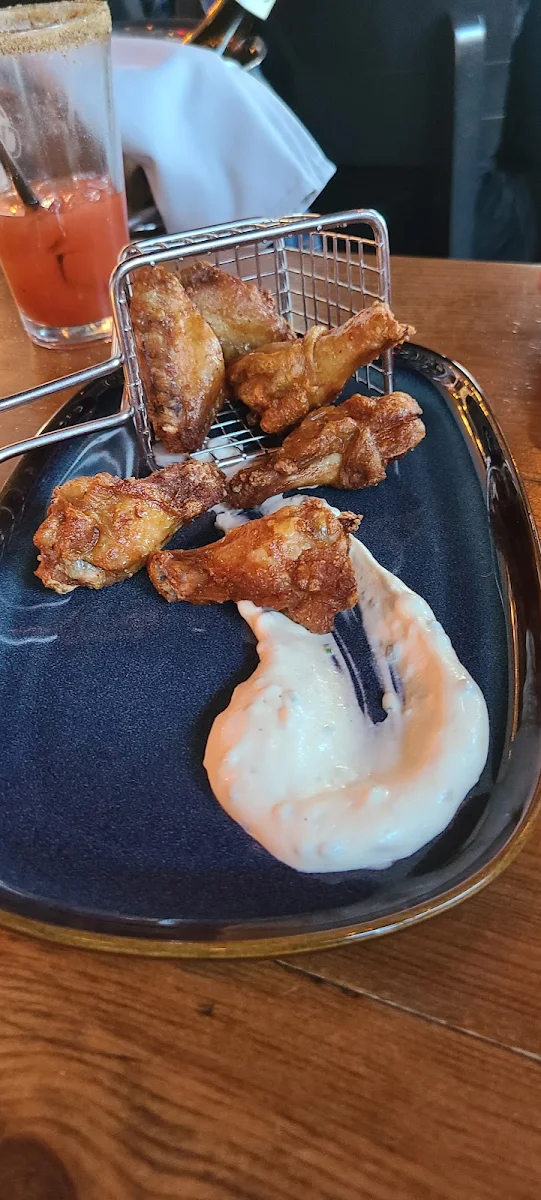 Ailes de Poulet, Les Fous-braques