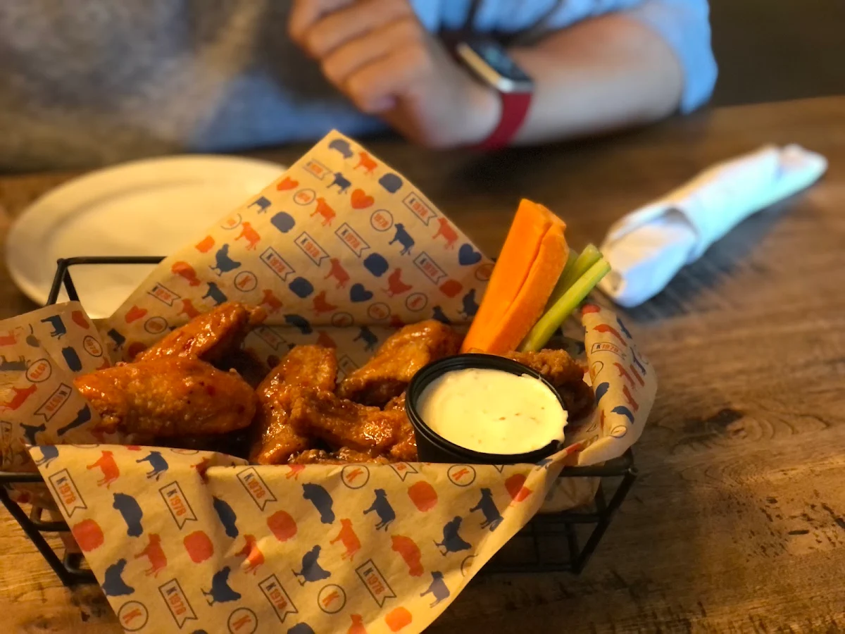 Regular Wings, Kelseys Original Roadhouse