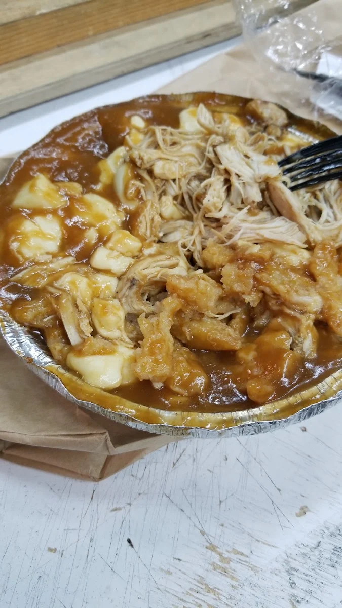 Garbage Poutine, Pizza Gusta Dorion