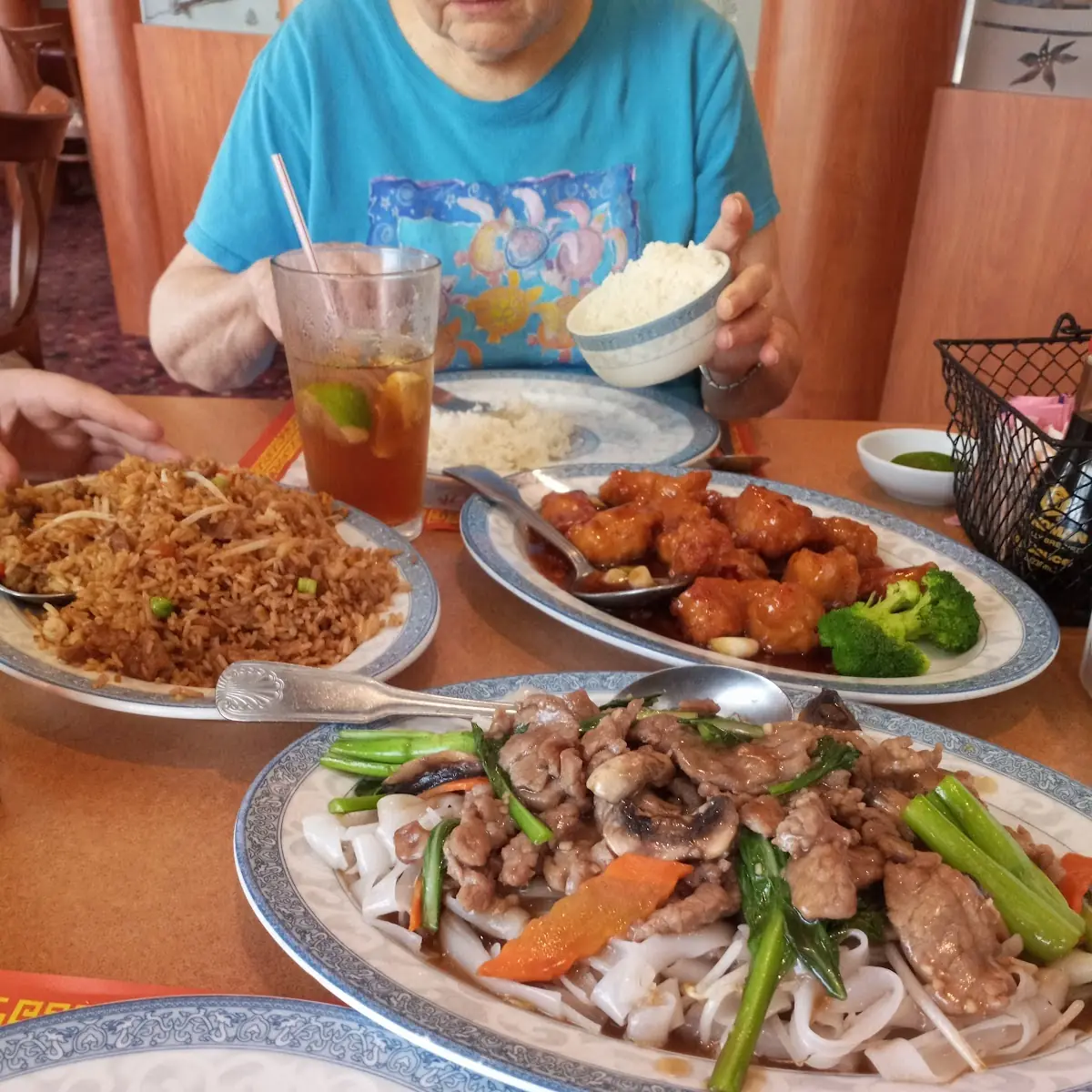 Beef with Mixed Vegetables w Fried Flat Rice Noodle