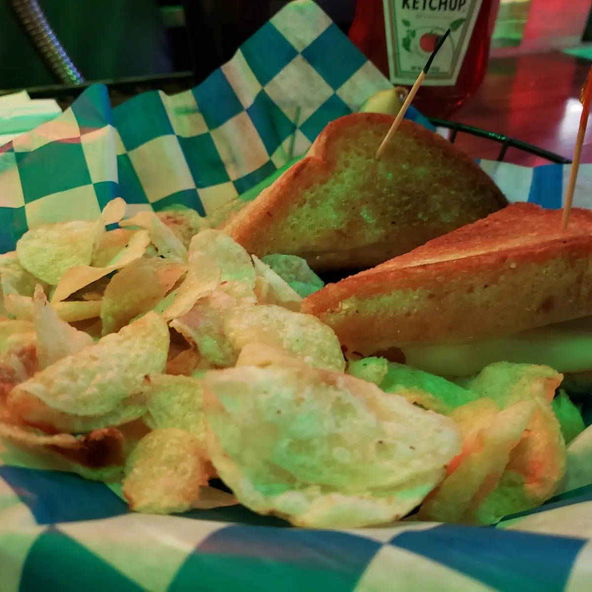 Tra's Fresh Guacamole and Chips