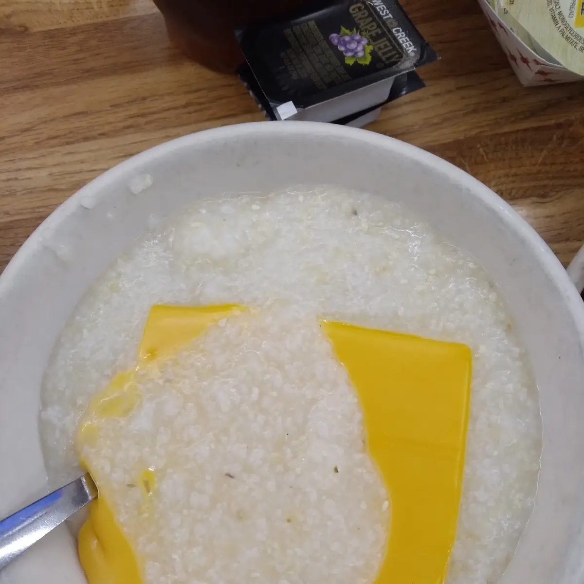 Buttery Cheese Grits