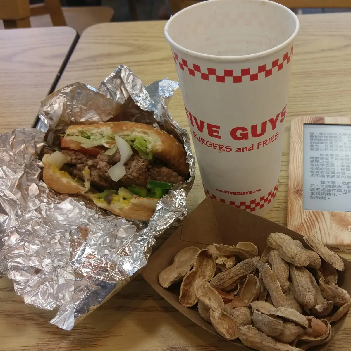 Hamburger Coke Free Peanuts