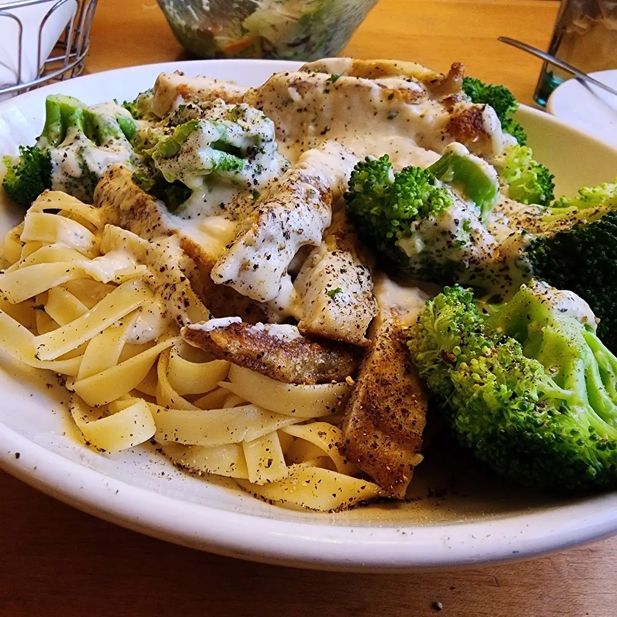 Chicken Alfredo with Broccoli
