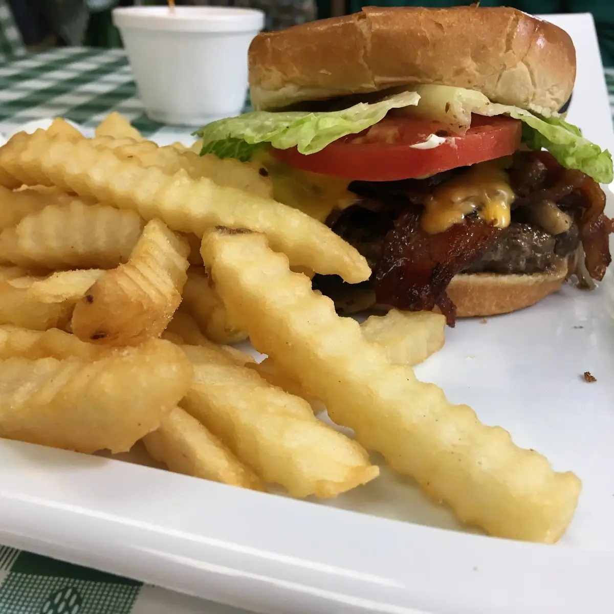 Willie's Burger w Choice of Side