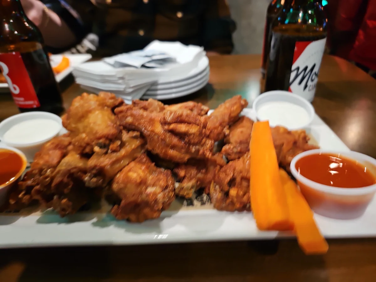 Ghost Pepper Wings, Gabby's - Isabella Hotel