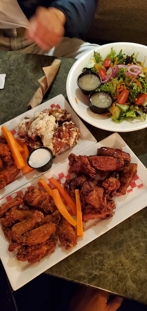 Wings & Sweet Potato, Gabby's - Isabella Hotel