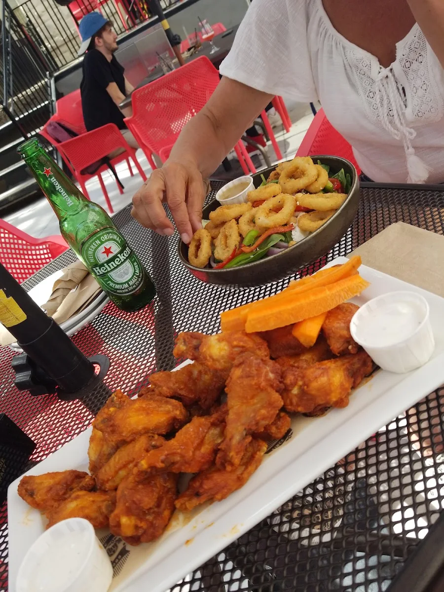 World Famous Chicken Wings, Gabby's - Isabella Hotel