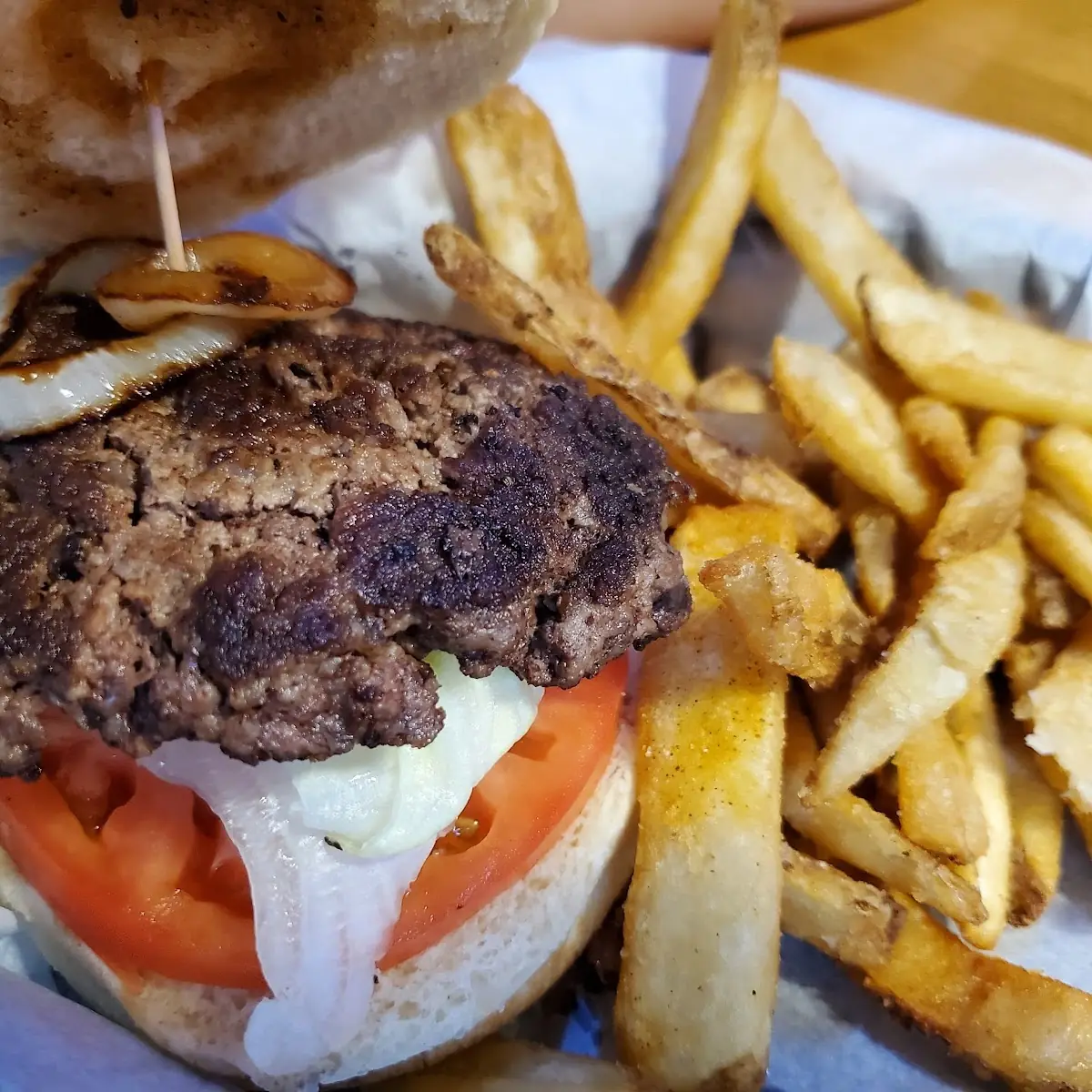 Burger w Grilled Onions