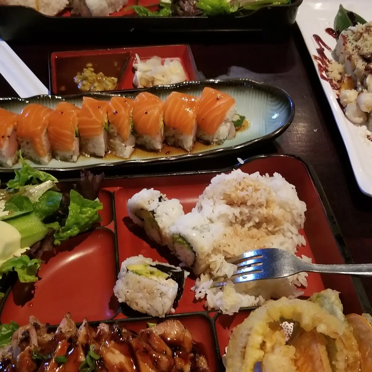 Scallop Bomb Rolls Crunchy Roll