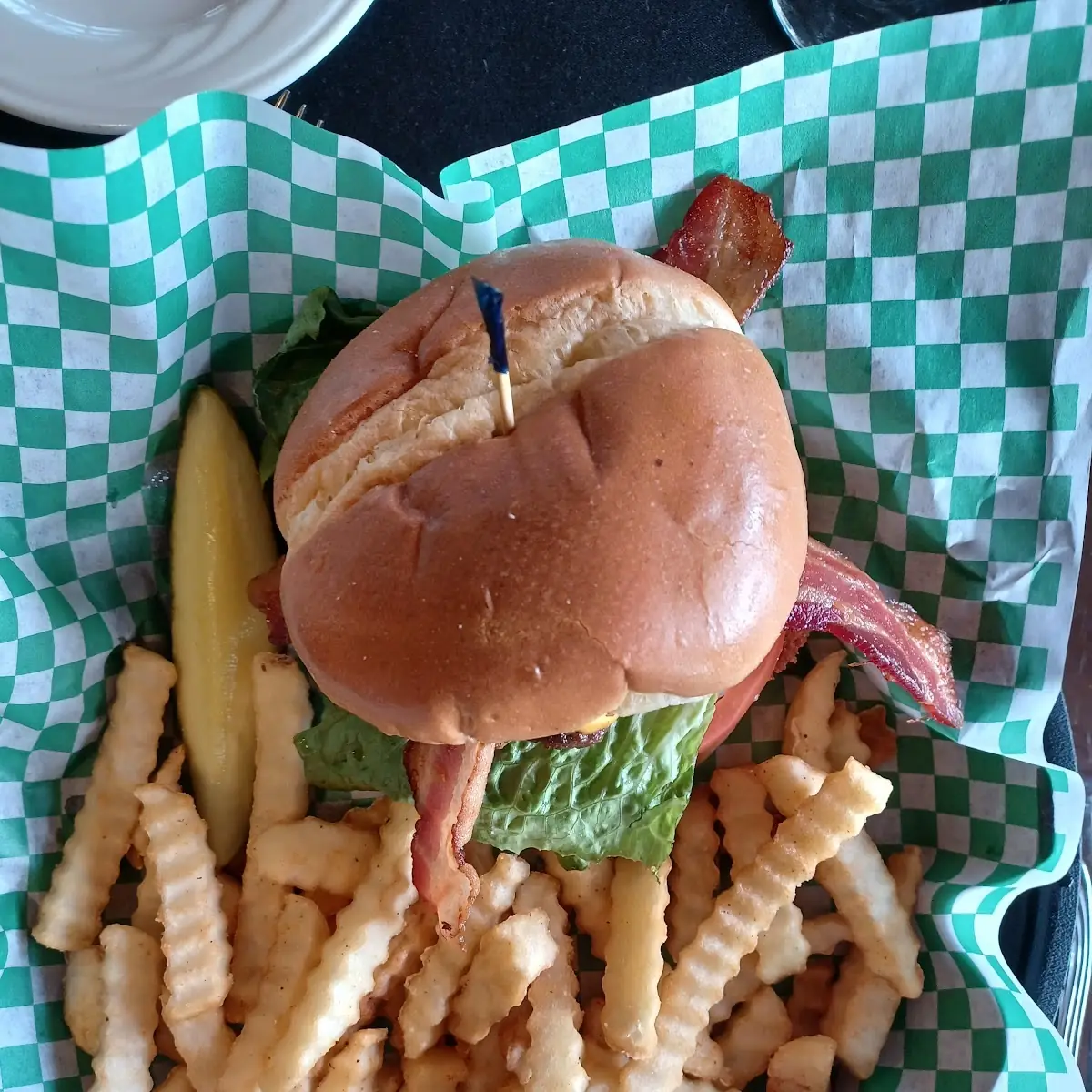 Grilled Bacon Cheeseburger w Fries