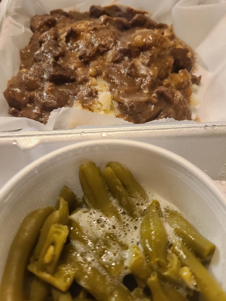 Mashed Potatoes Smothered in Beef Chunks and Gravy with a Side of Green Beans