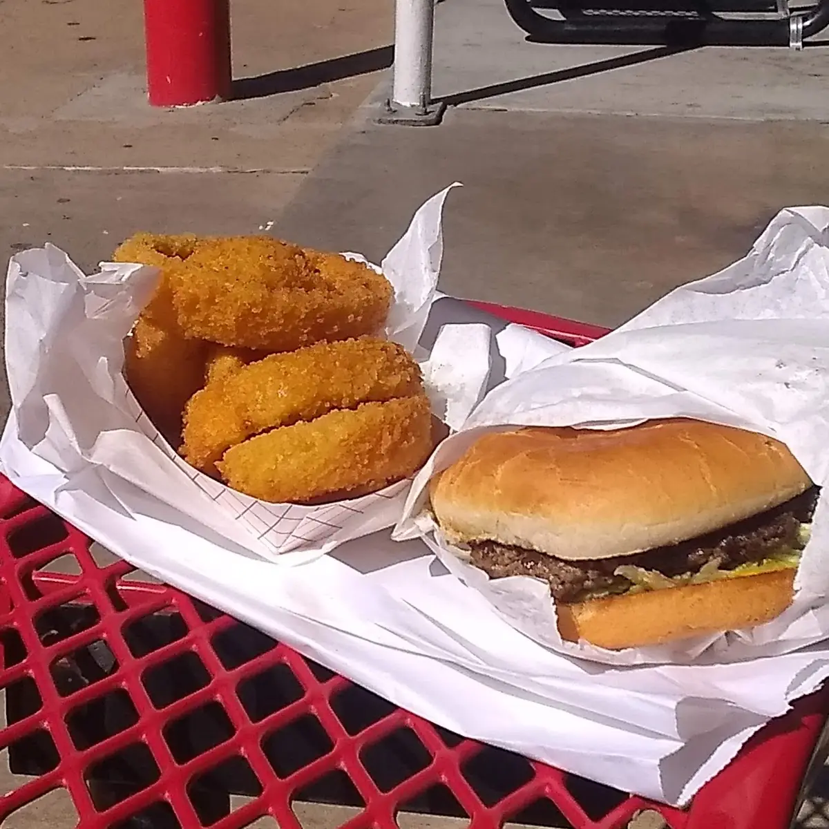 Cheeseburger with Onion Rings