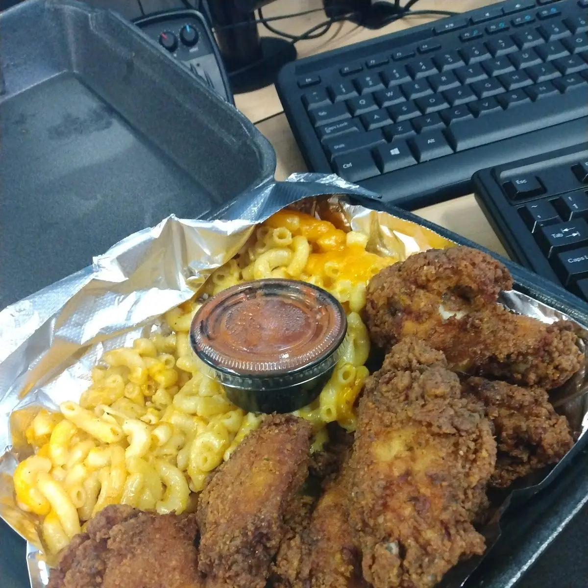 Kbarr Wings and Mac N Cheese