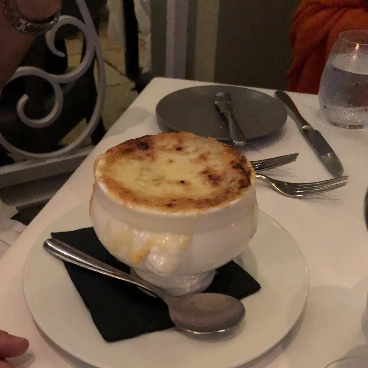 French Onion Soup - Soupe À l'oignon Gratinee
