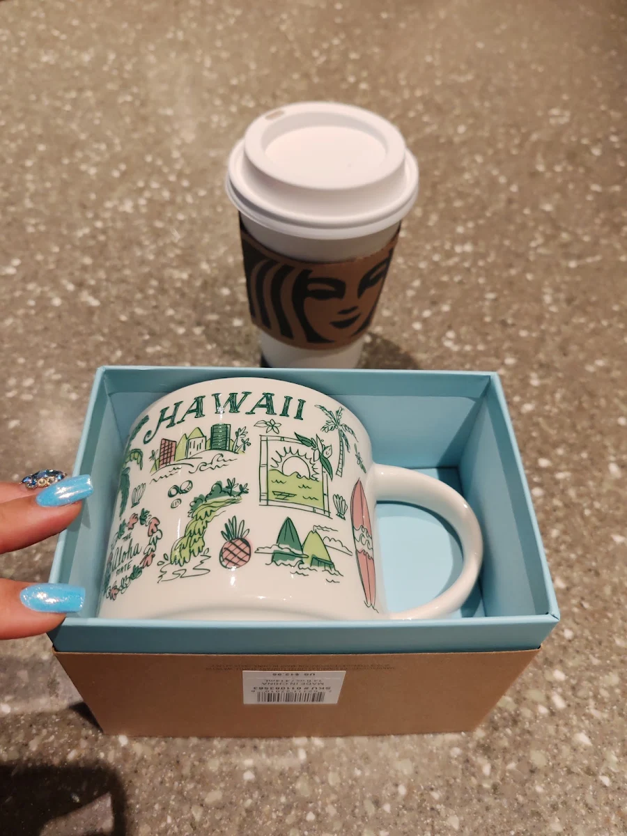 Latté Almond Milk and Collectible Cup