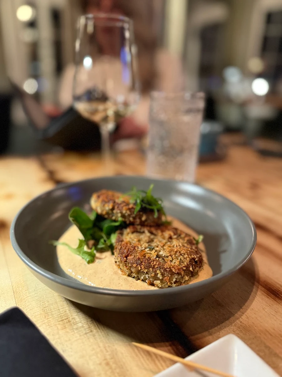 Canoe-Crafted Crab Cakes