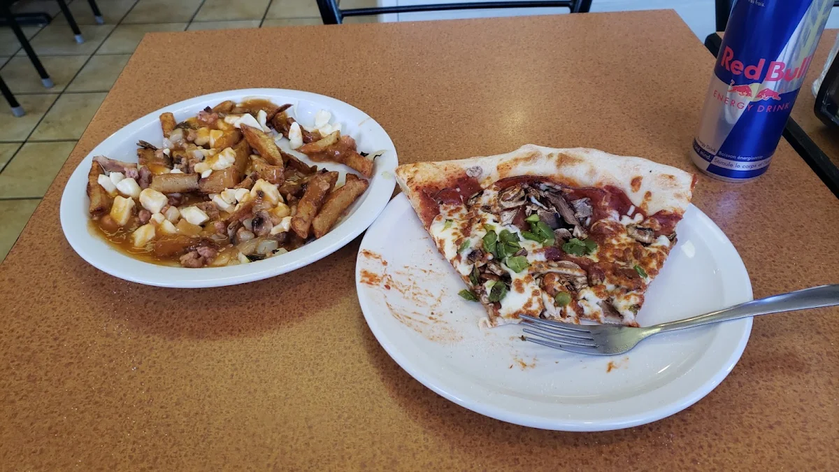Poutine A Volonté Avec Pizza