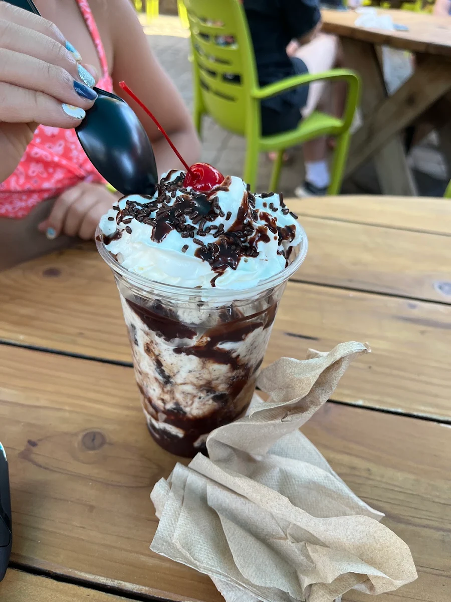 Homeys Peanut Butter Cup Sundae
