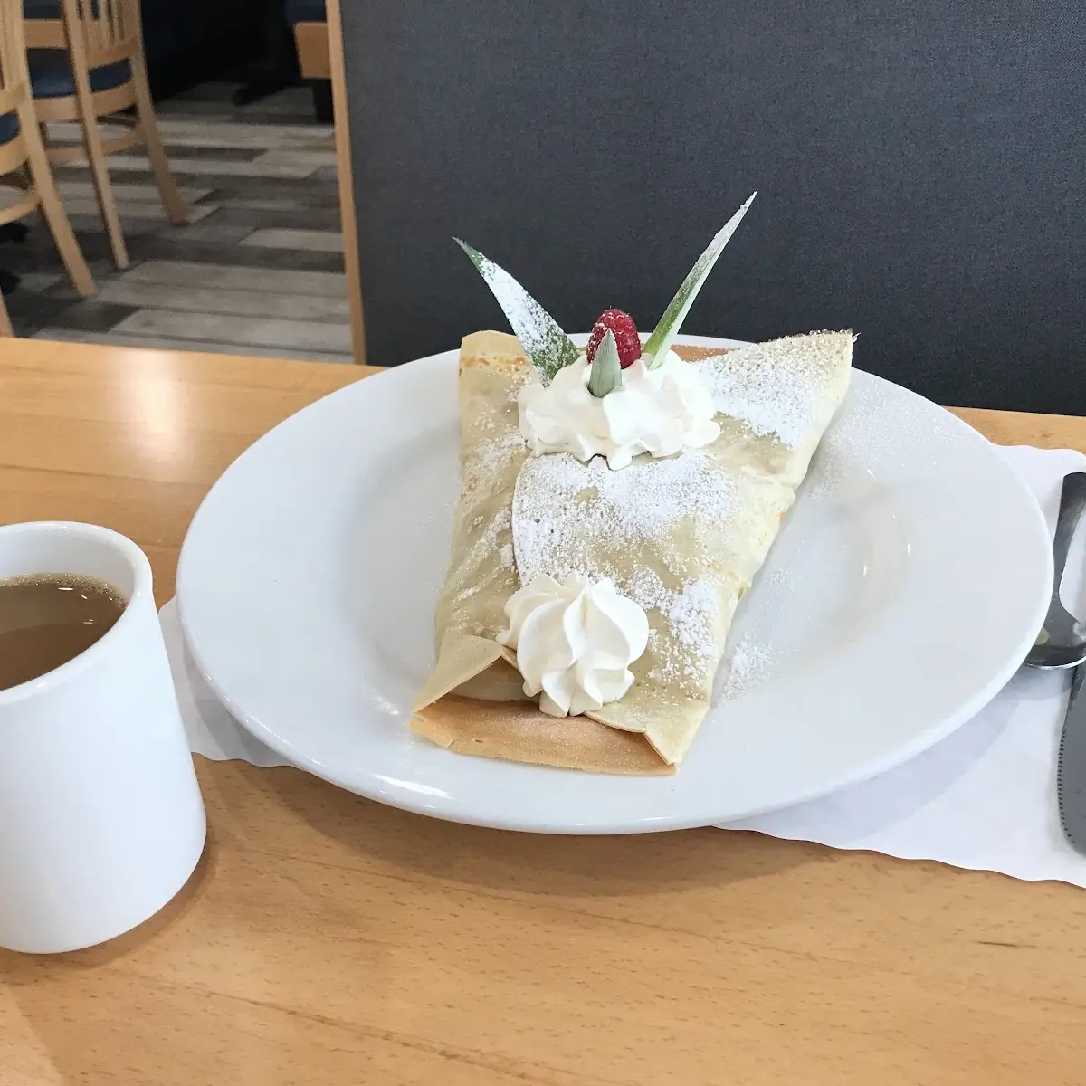 French Crepe w/Ham, Pears & Brie