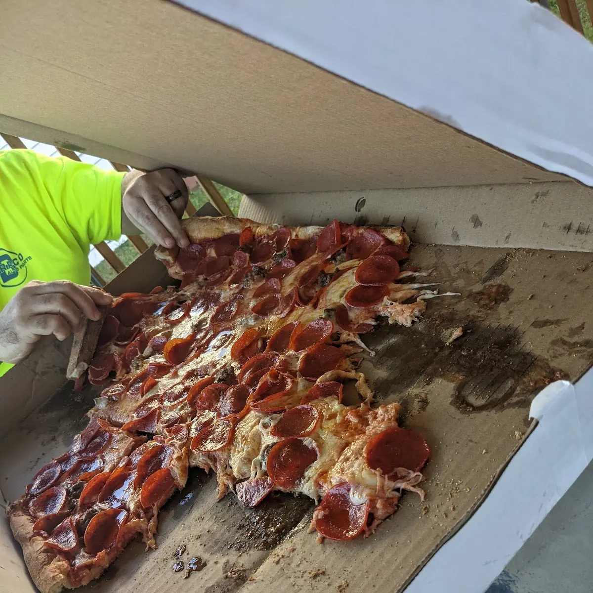 Large Pepperoni Pizza