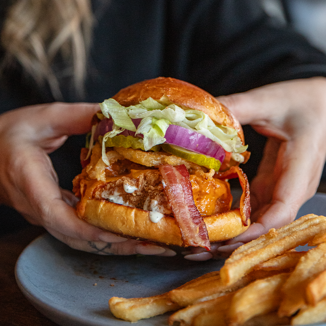 Drippin' Chicken Sandwich, St. Louis Bar & Grill