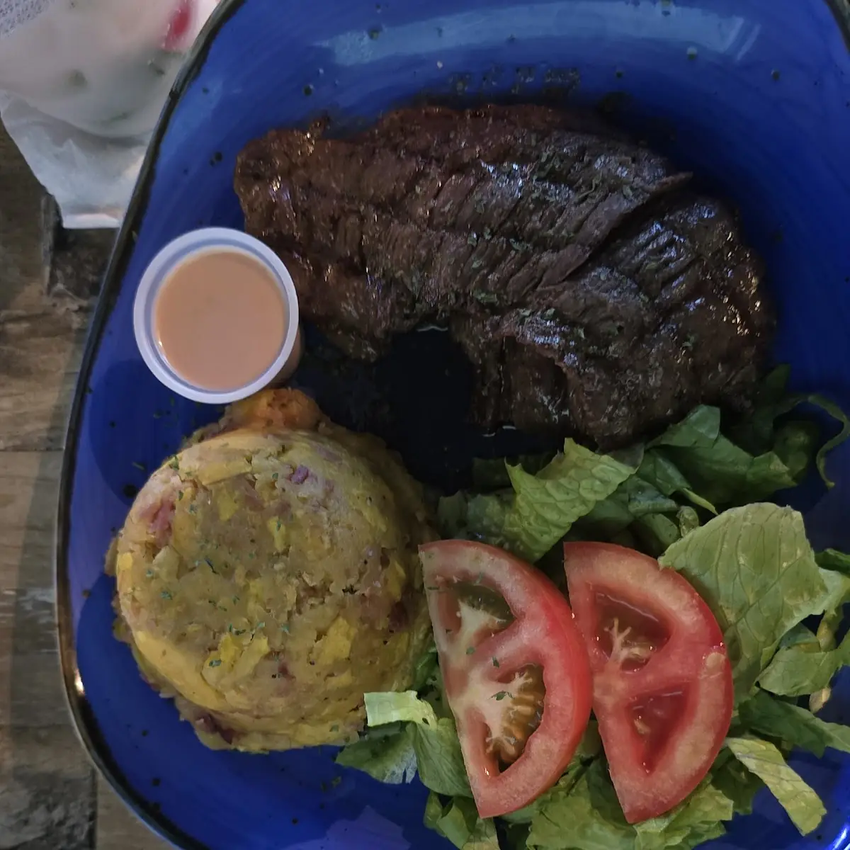 Churrasco A la Parrilla Con Mofongo