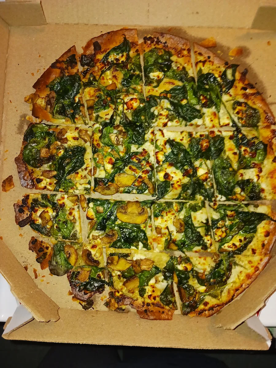 Thin Crust Spinach and Mushroom with Garlic Sauce