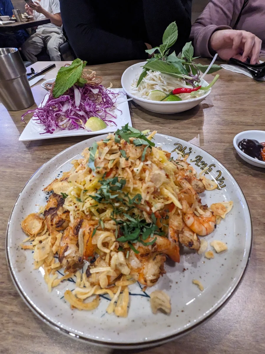 Mango Salad with Grilled Shrimp