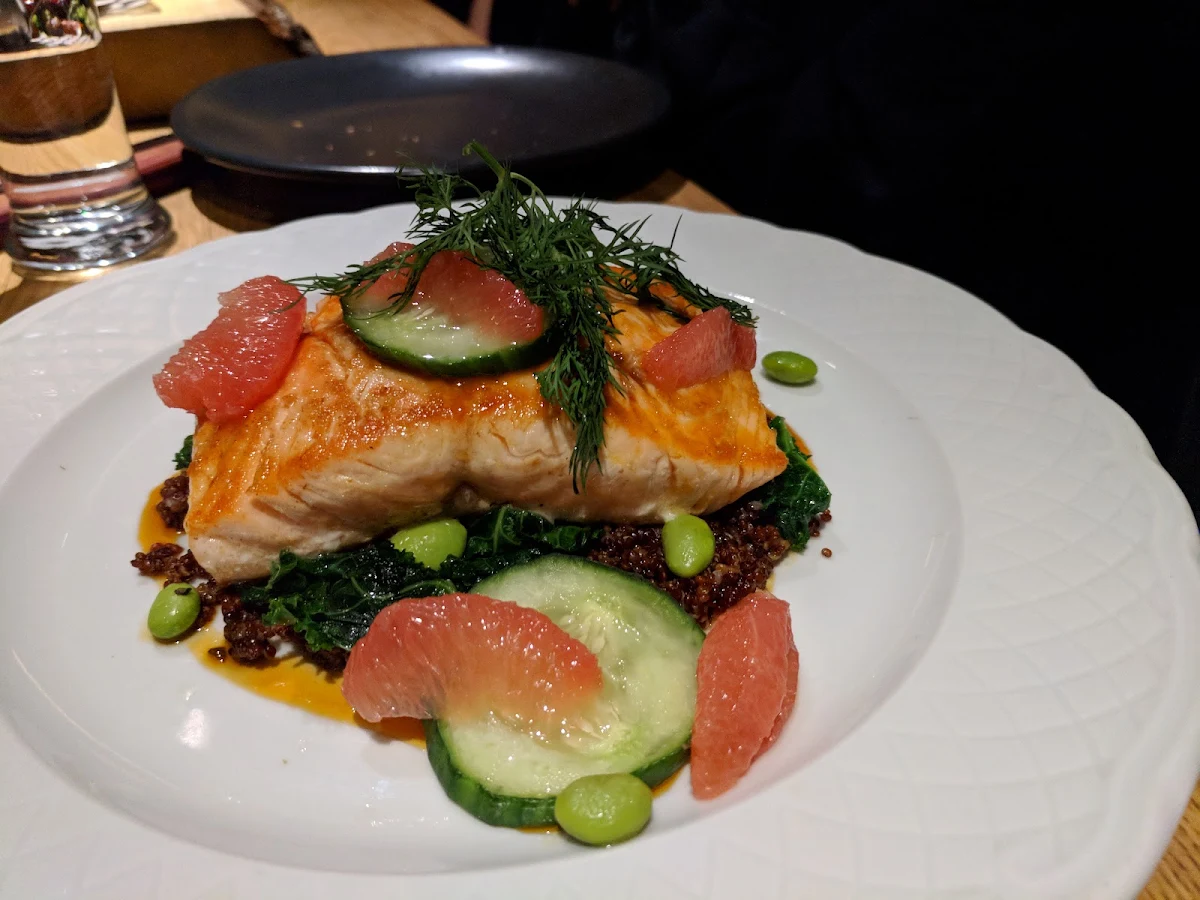 Seared Salmon, Les Enfants Terribles — L'Île-des-Sœurs