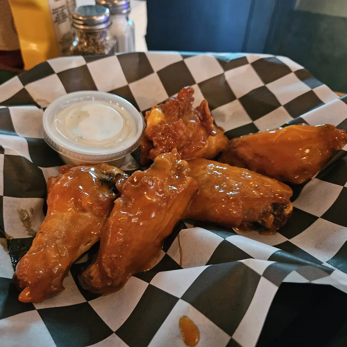 Wings 20-Naked w Sauce Flight