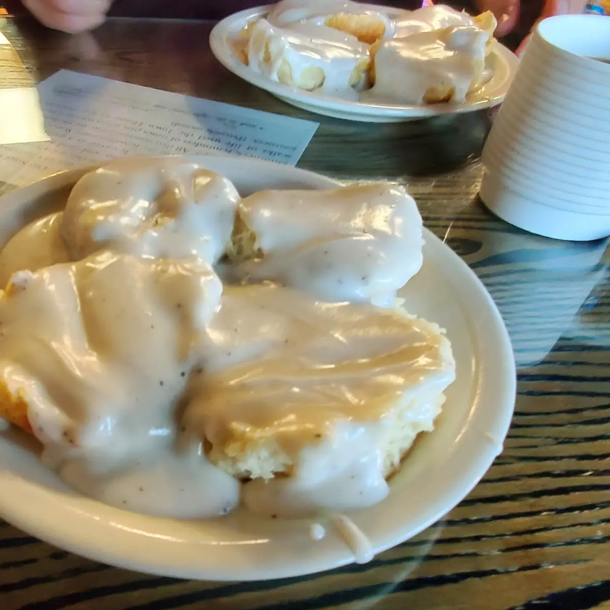 1 Biscuit & Gravy w 2 Eggs