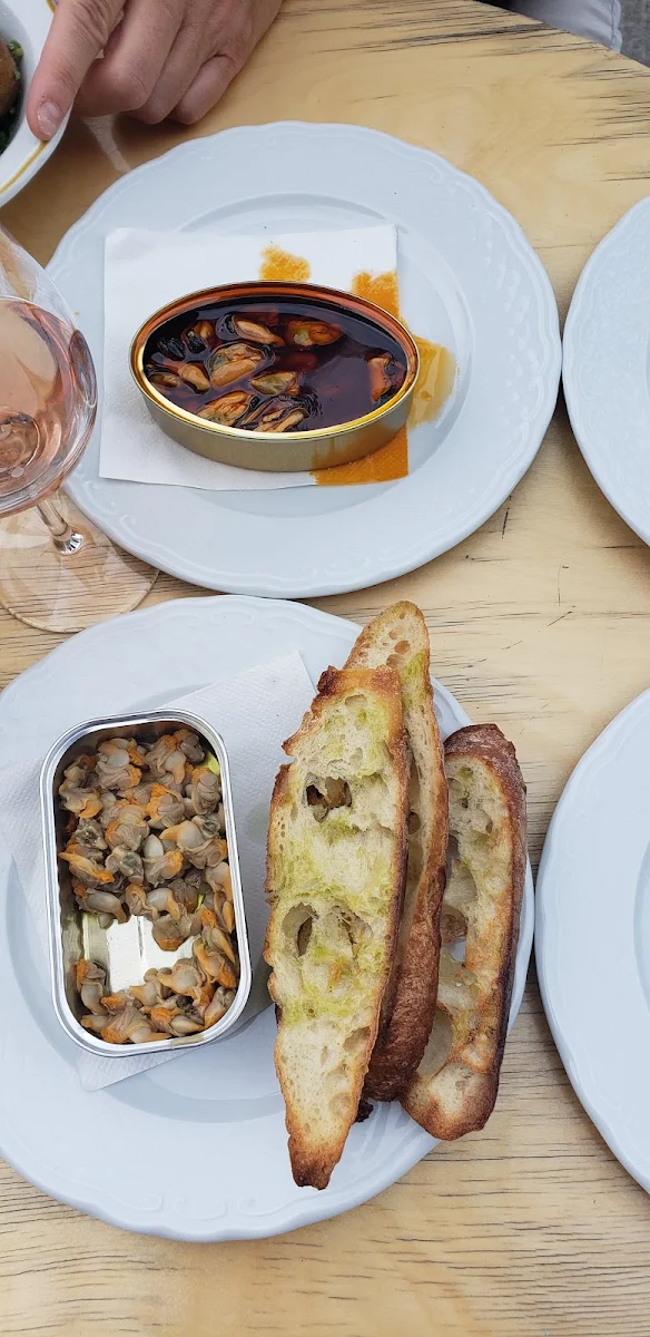Coque En Conserve Servies Dans la Boite