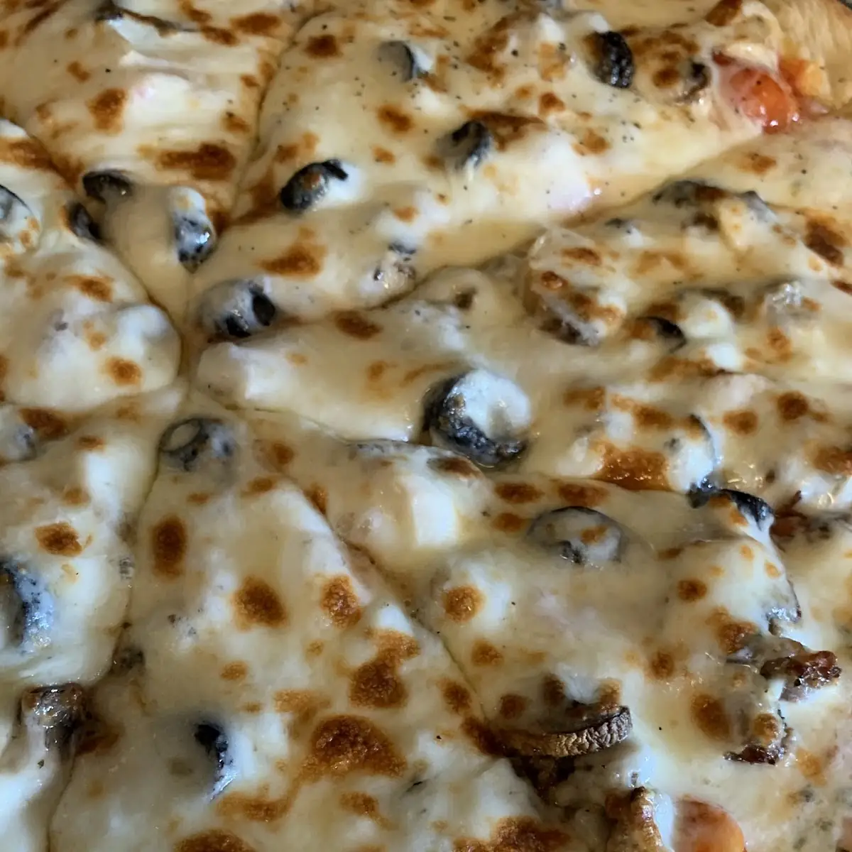 Chicken Mushroom and Spinach Pizza