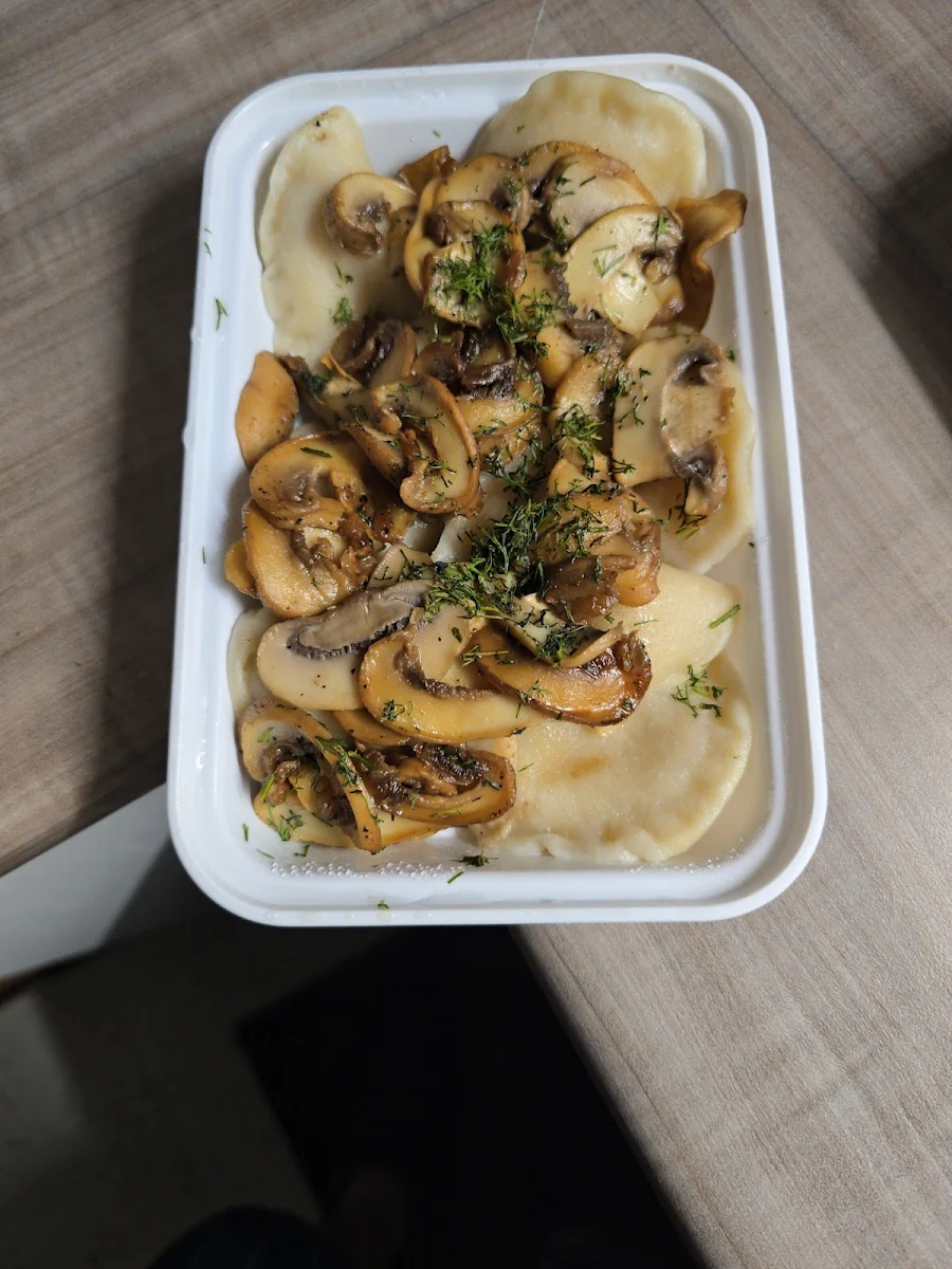 Cheese & Potato Perogies, Restaurant Majeur