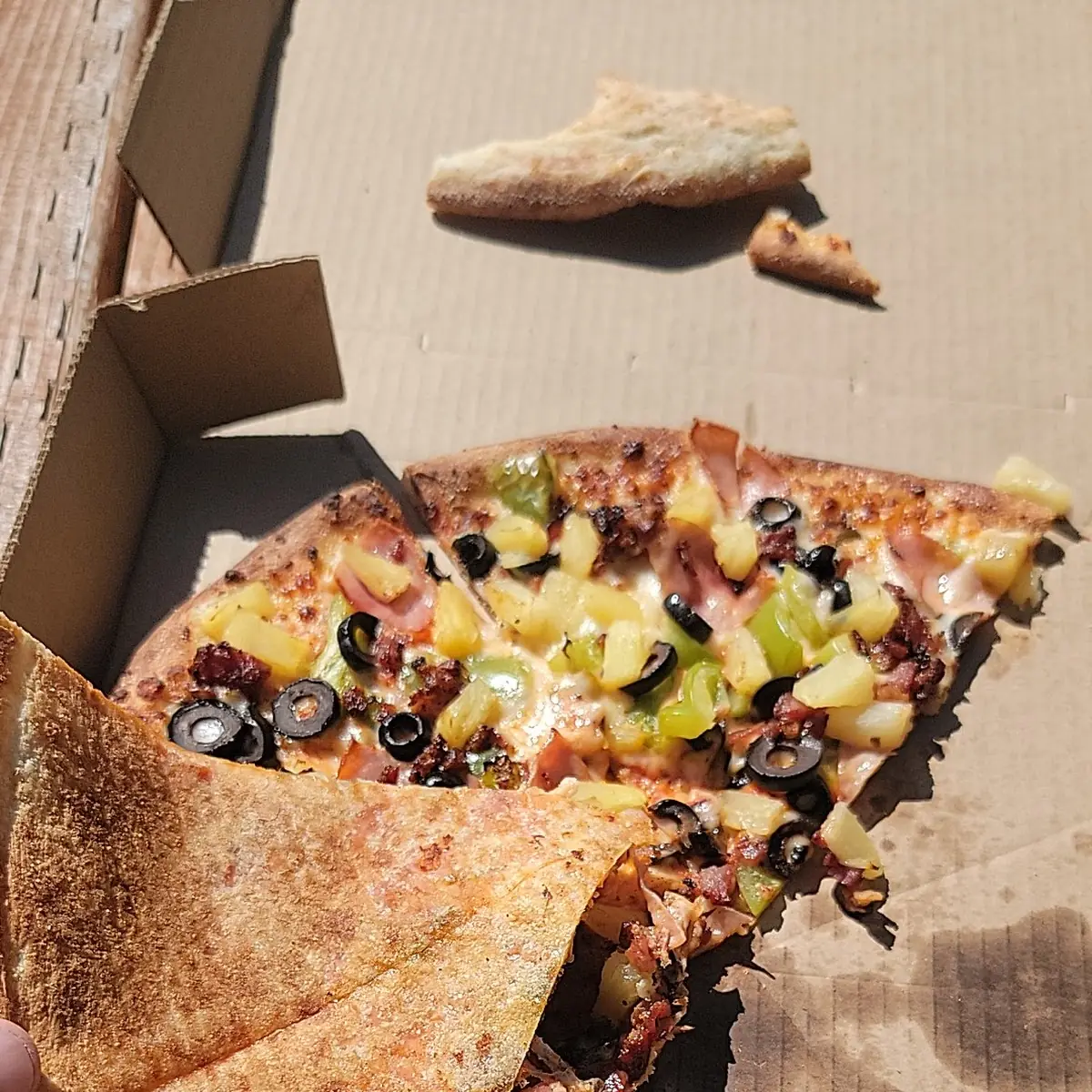 Large Thin Crust Big Island