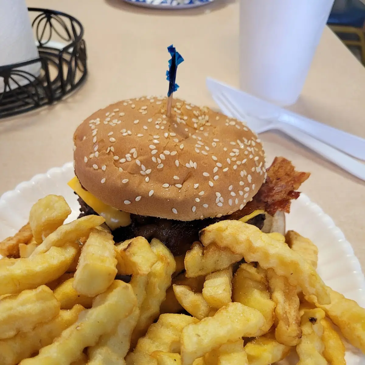 Bacon Cheeseburger w Fries