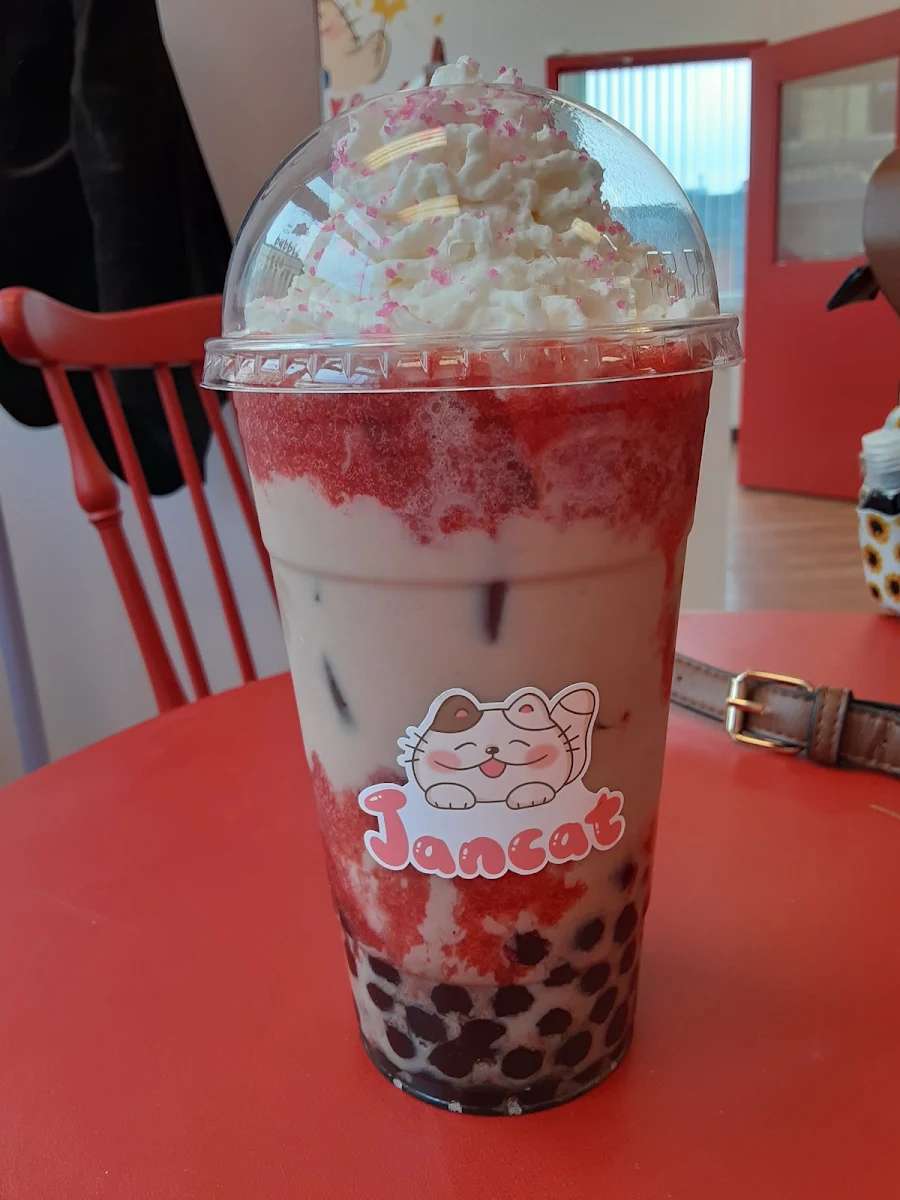 Chi and Strawberry Large Bubble Tea