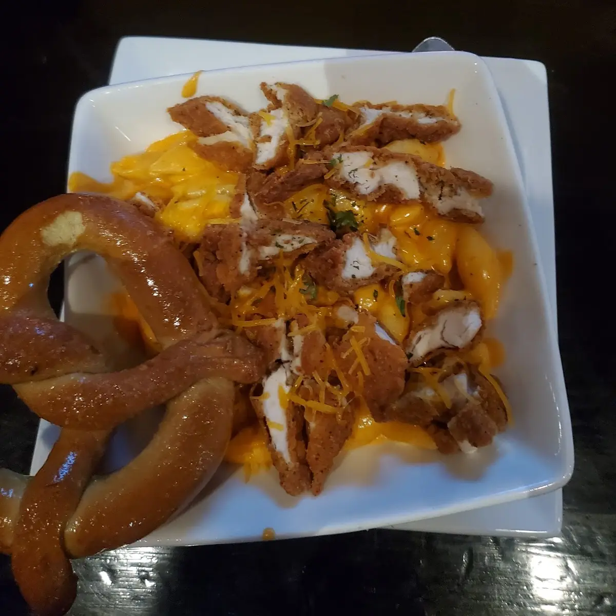 Sriracha Mac-N-Cheese