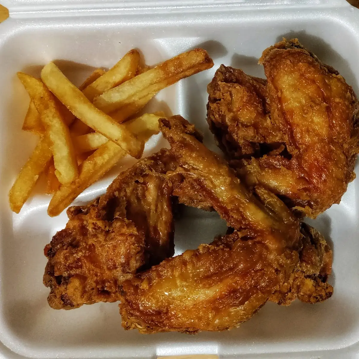 Chicken Wings 8 with Fries