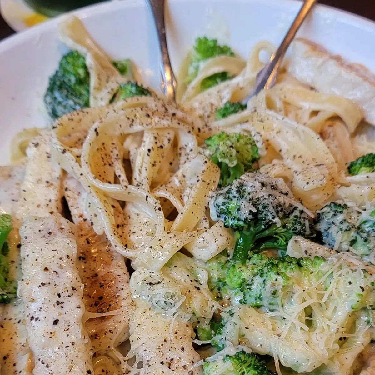 Fettuccine Alfredo with Broccoli